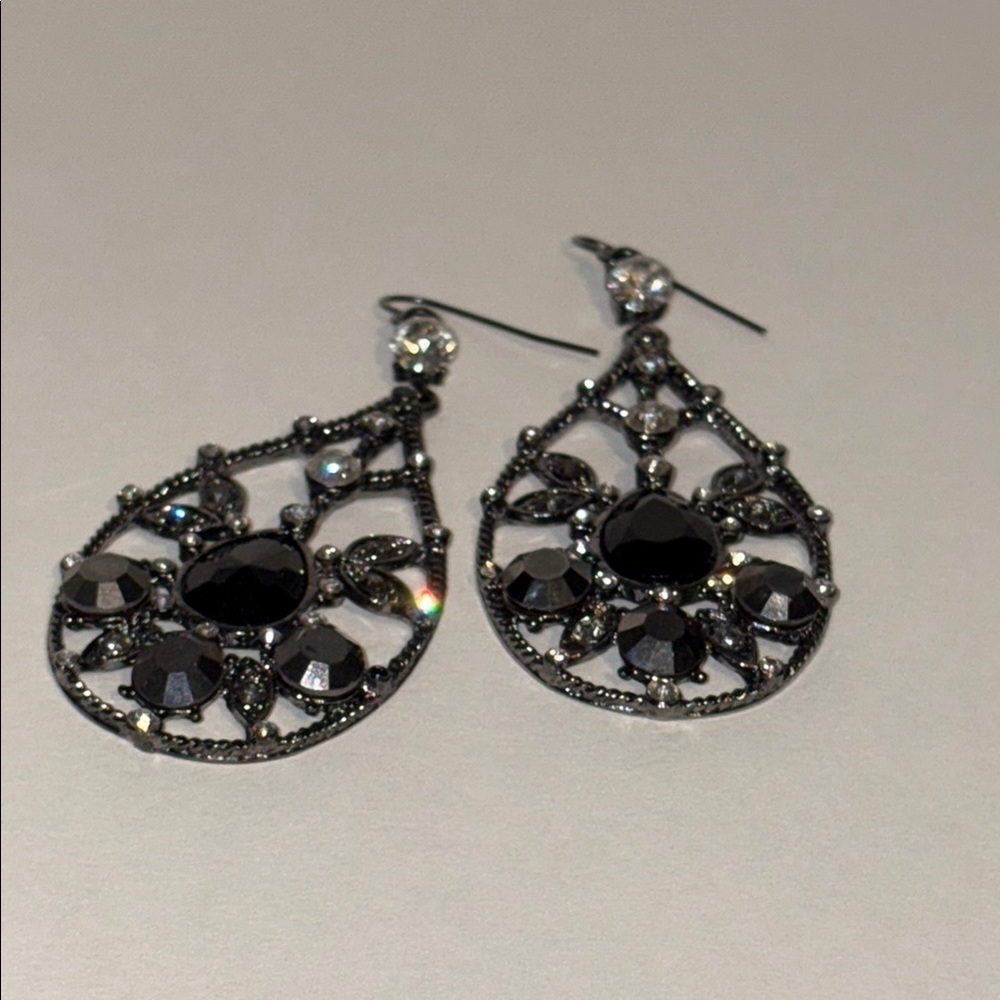 4/$20 Elegant Black and Silver Teardrop Earrings